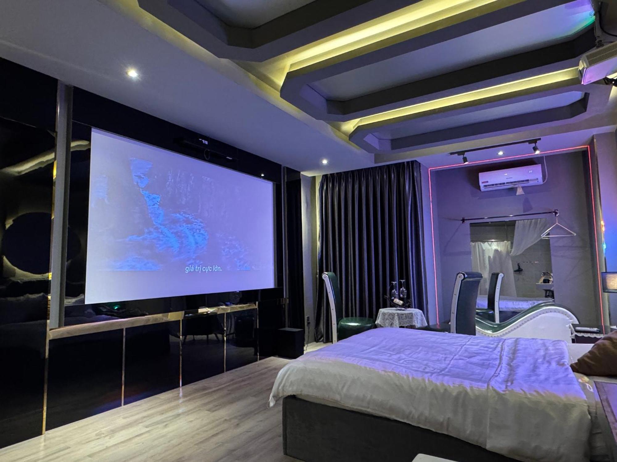 M&h Cinema Hotel *