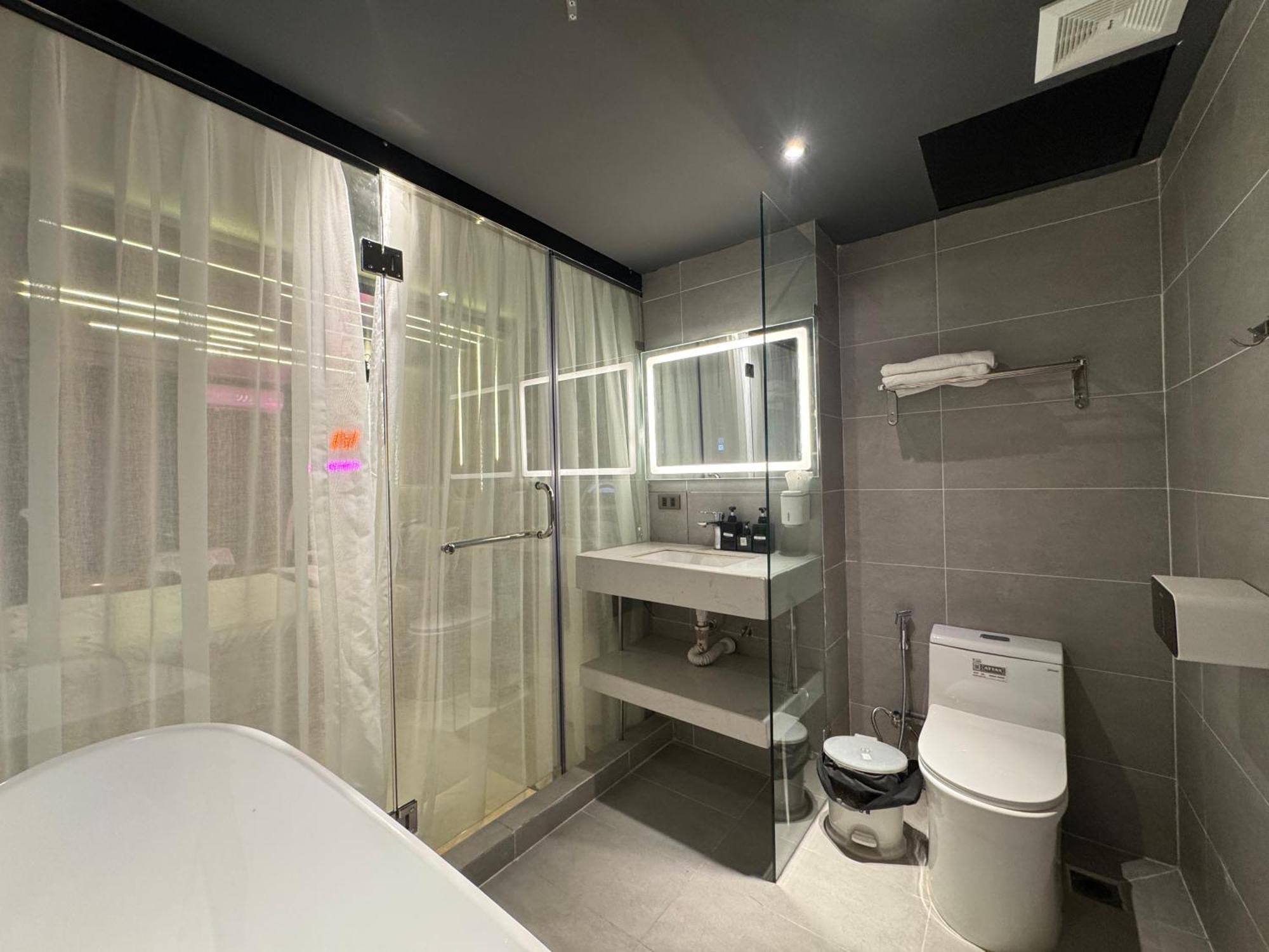 M&h Cinema Hotel *